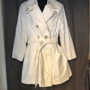 Off-white, machine-washable, 100% cotton raincoat